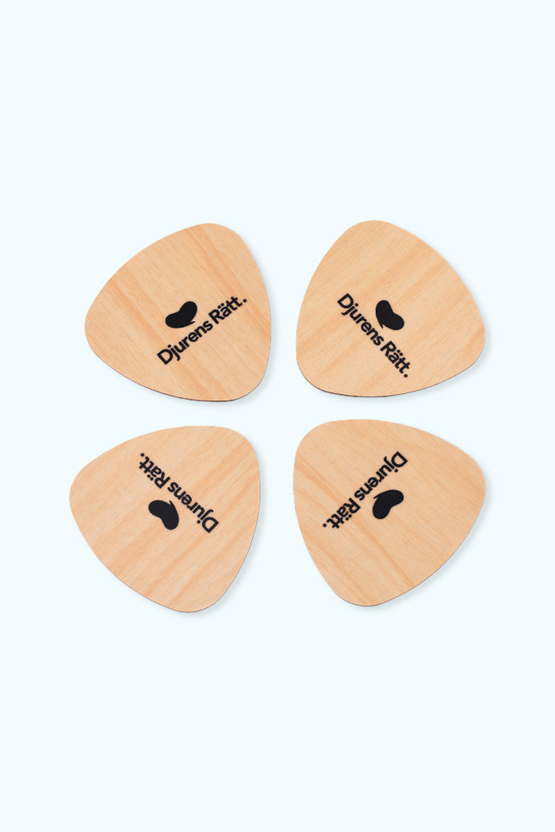 Baksidan av fyr glasunderlägg av trä och Djurens Rätts logga