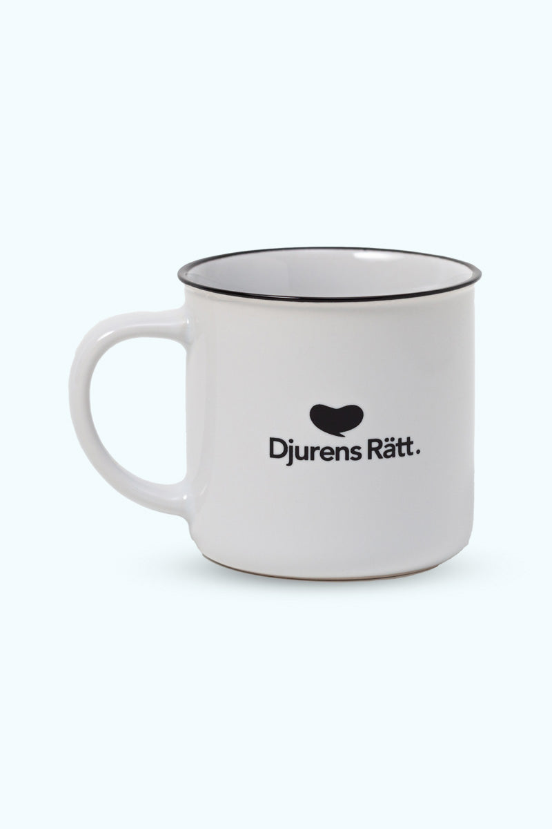 Baksida av en vit mugg med Djurens Rätts logga