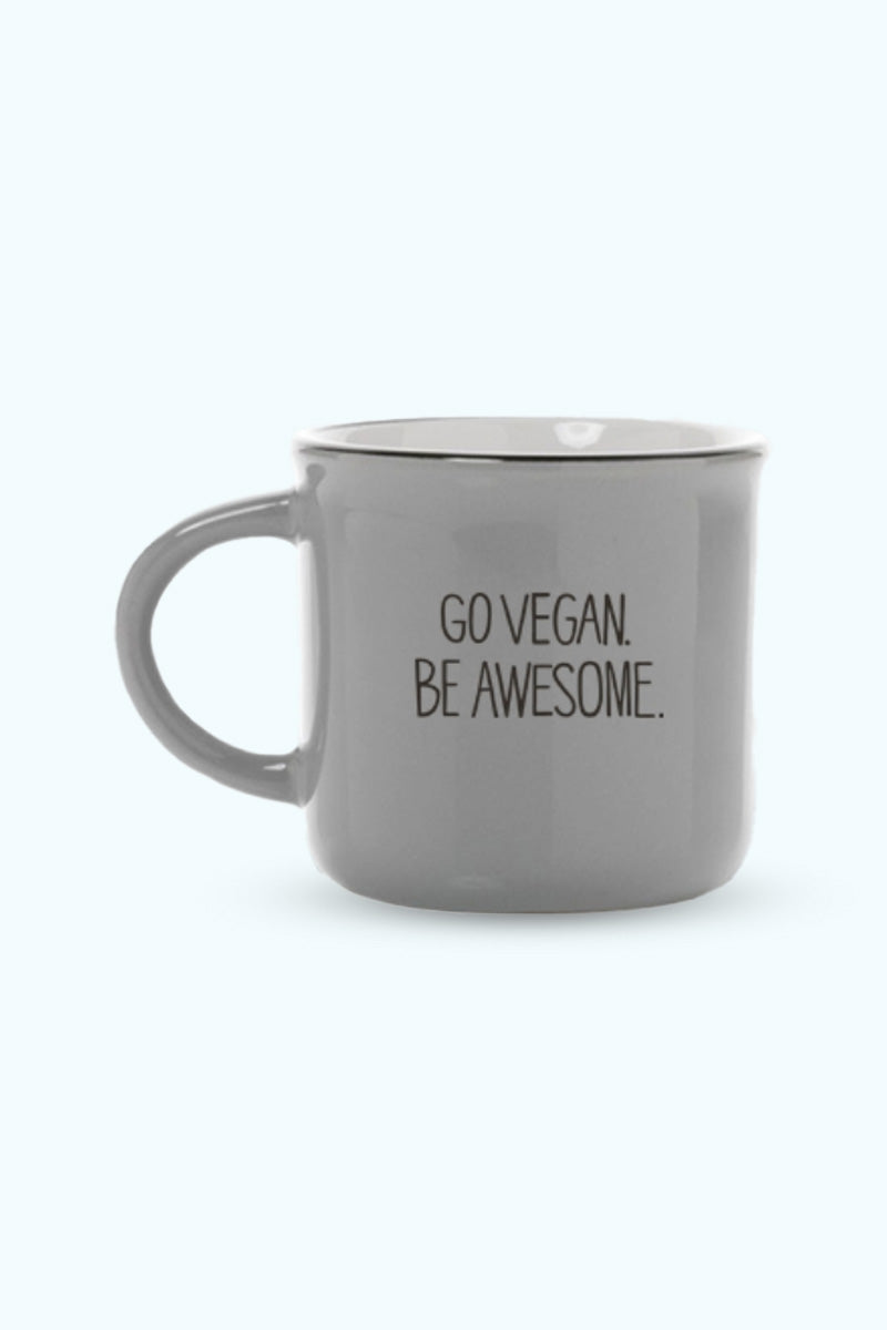 Grå mugg med texten "Go vegan be awesome"