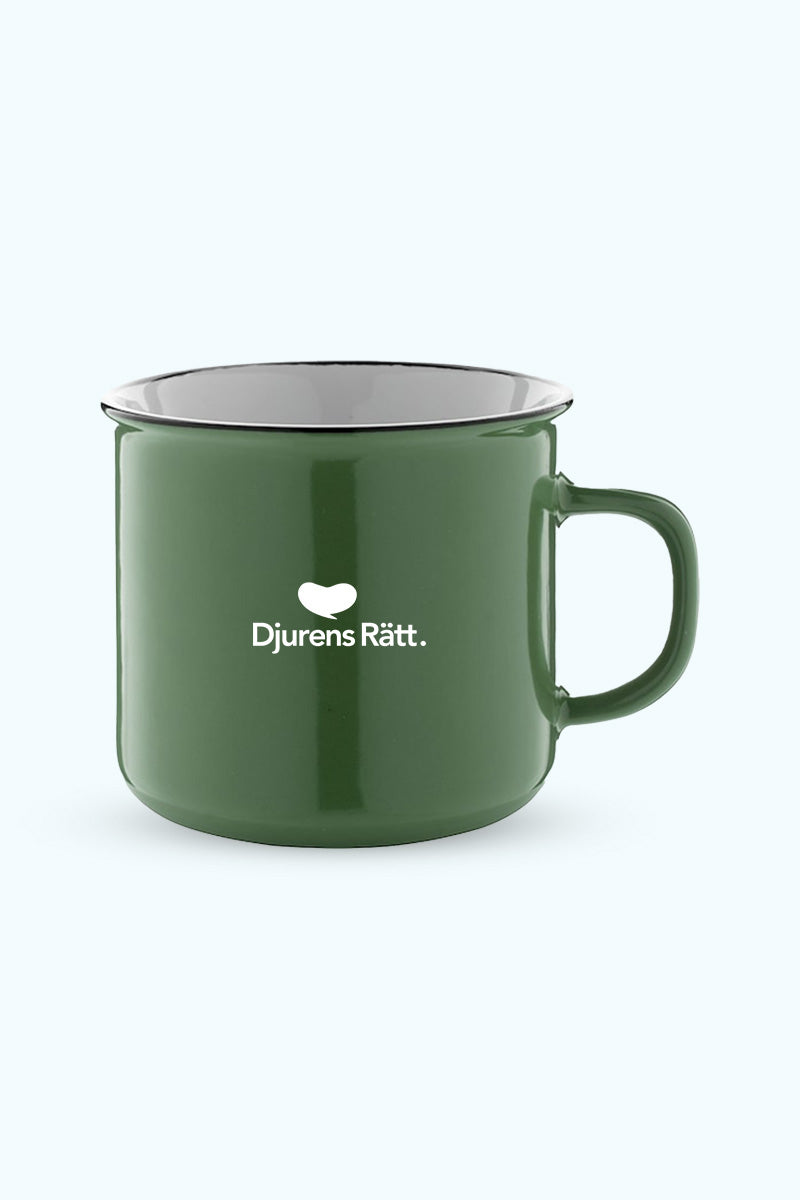 Baksida av en mörkgrön mugg med Djurens Rätts logga