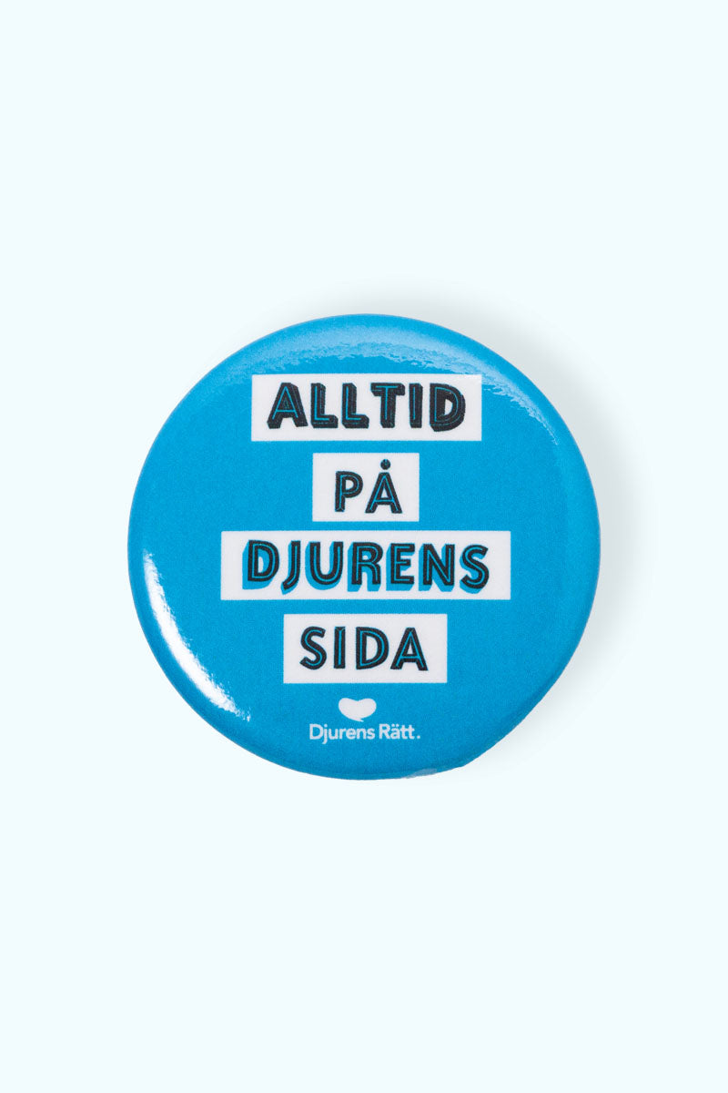 Blå pin med texten Alltid på djurens sida och Djurens Rätts logga