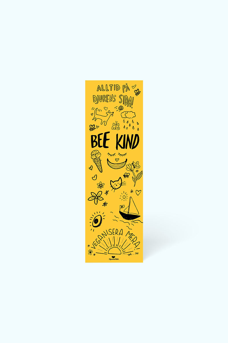 Bokmärke med flera blandade somriga illustrationer och texten "Alltid på djurens sida" och "Bee kind" 