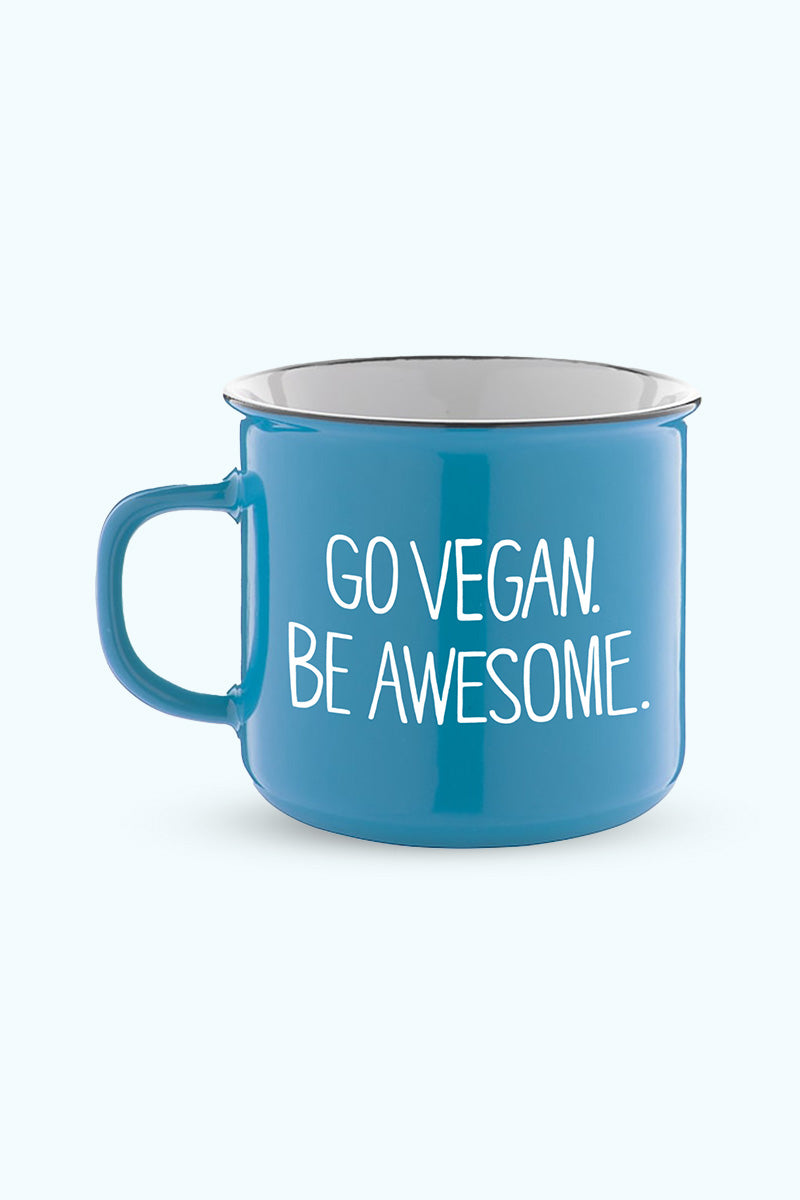 Blå mugg med texten "Go vegan be awesome"