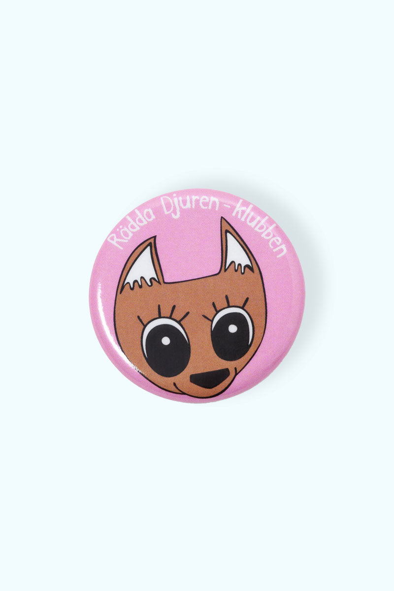 Rosa pin med illustration av en räv och Rädda Djuren-klubben loggan
